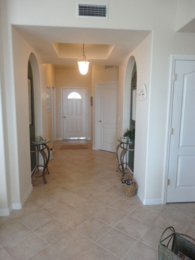 Building Photo - NEW PRICE! Venice Island 3BR/2BA 3rd Floor End Unit Condo
