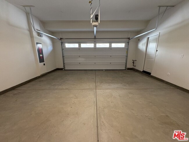 Building Photo - 2410 E Agave St