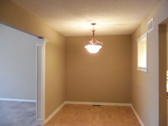 Building Photo - 1414 E Mart-Way Cir