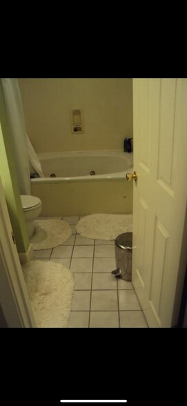 Building Photo - 2730 Brownsboro Rd