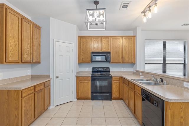 Building Photo - 10701 Vista Heights Blvd