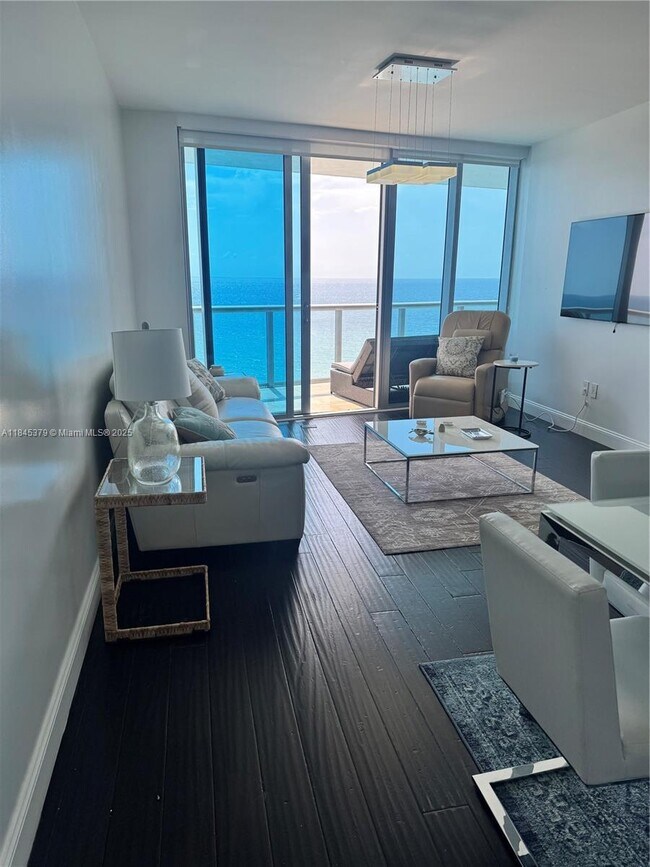 Building Photo - 17001 Collins Ave