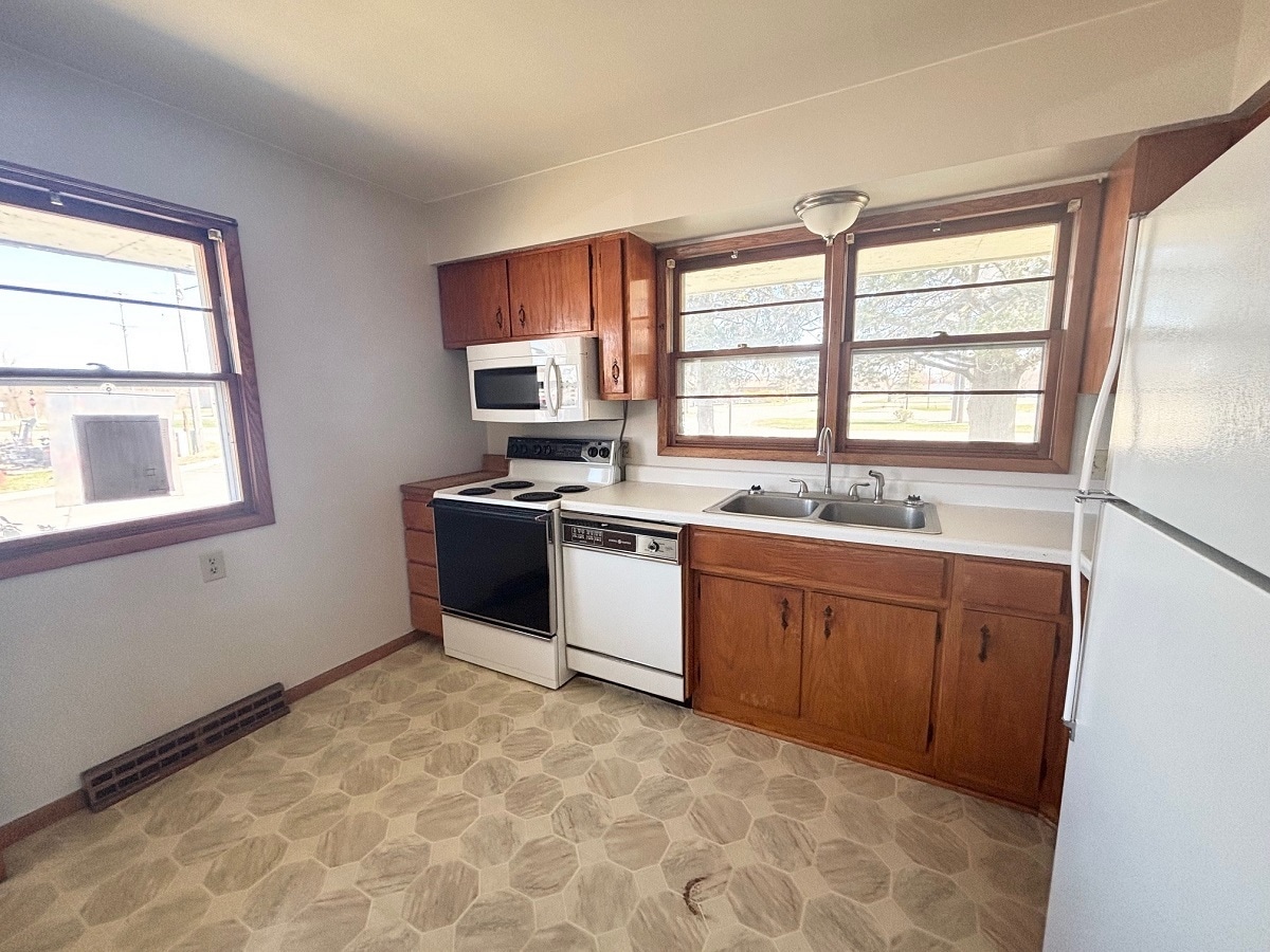 Building Photo - 502 Business 23 S