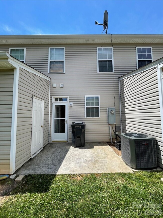 Building Photo - 5703 Erin Dr