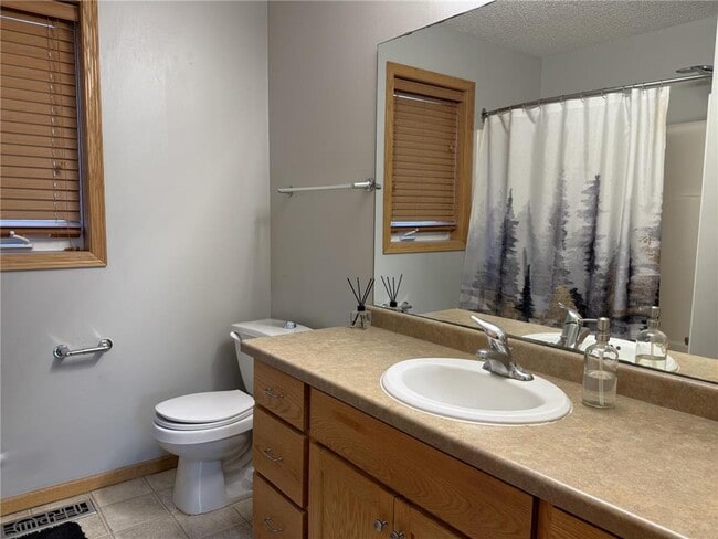 Building Photo - 438 Lake Trail