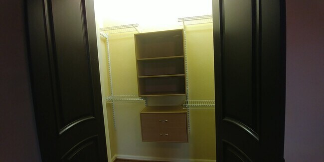 Building Photo - 406 Lillian Dr