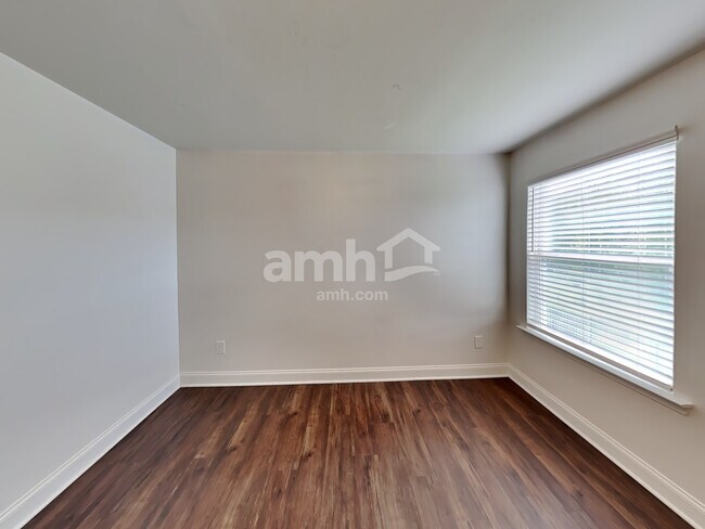 Building Photo - 113 Rivulet Dr