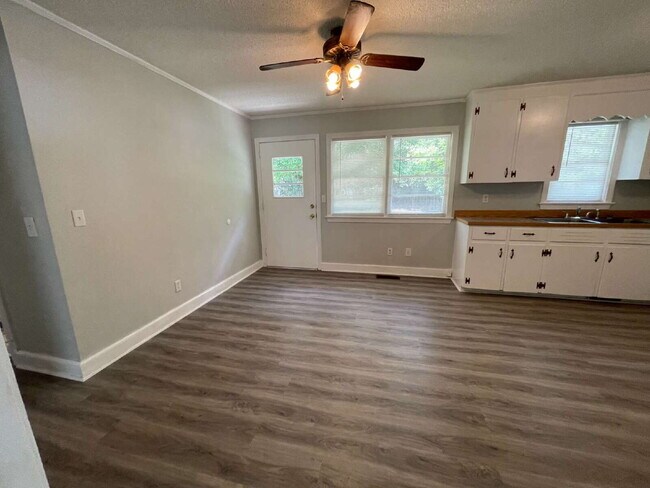 Building Photo - ADORABLE BRICK RANCH IN LAGRANGE *3 BR, 1 BA* NEWLY RENOVATED