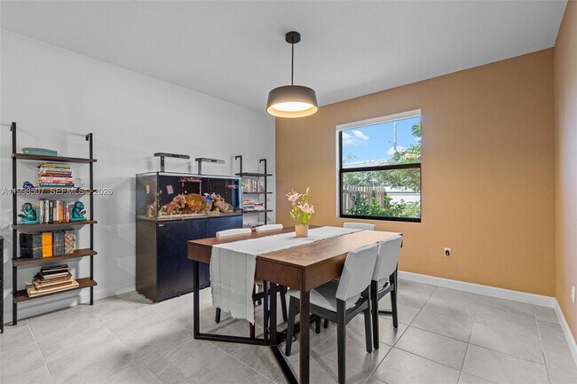 Building Photo - 4917 Oakmont Dr