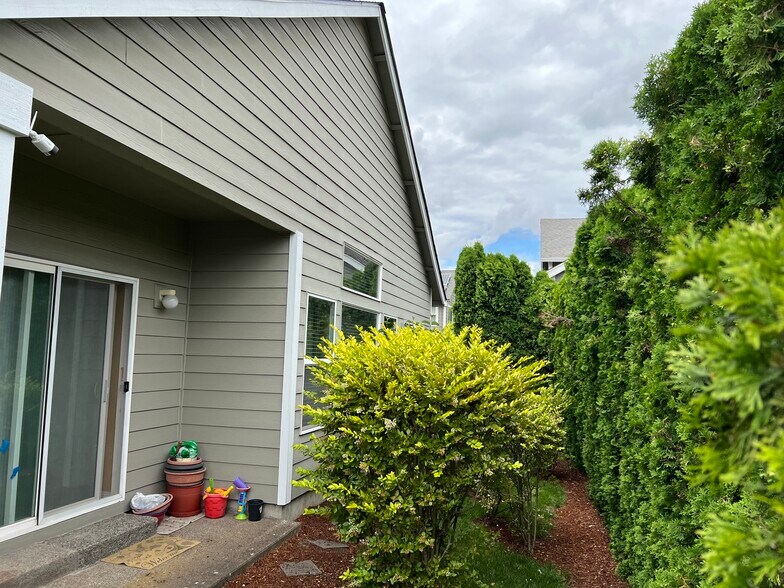 Building Photo - 2346 NE Ashton Way