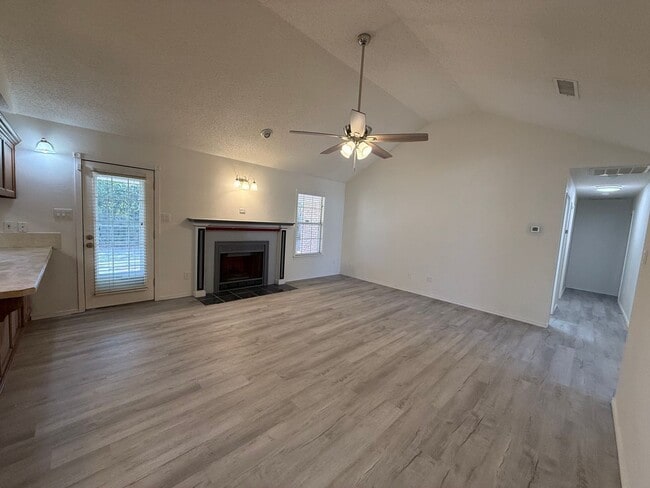 Building Photo - 4 Bed Brick Home! Zia School District! - Pets Welcome!!!