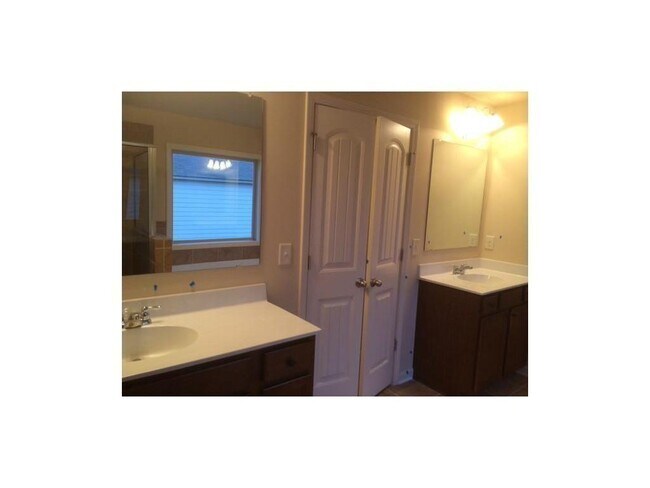 Building Photo - 6010 Pine Bluff Dr