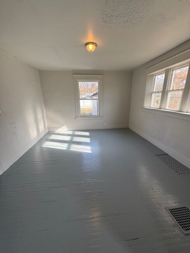 Building Photo - 2813 Hoagland Ave