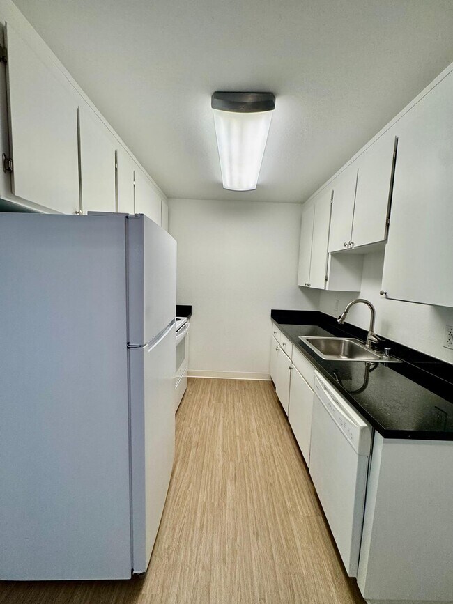 Building Photo - 450 Alameda del Prado