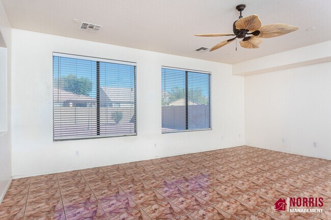 Building Photo - Beautiful Large Home Available Now!