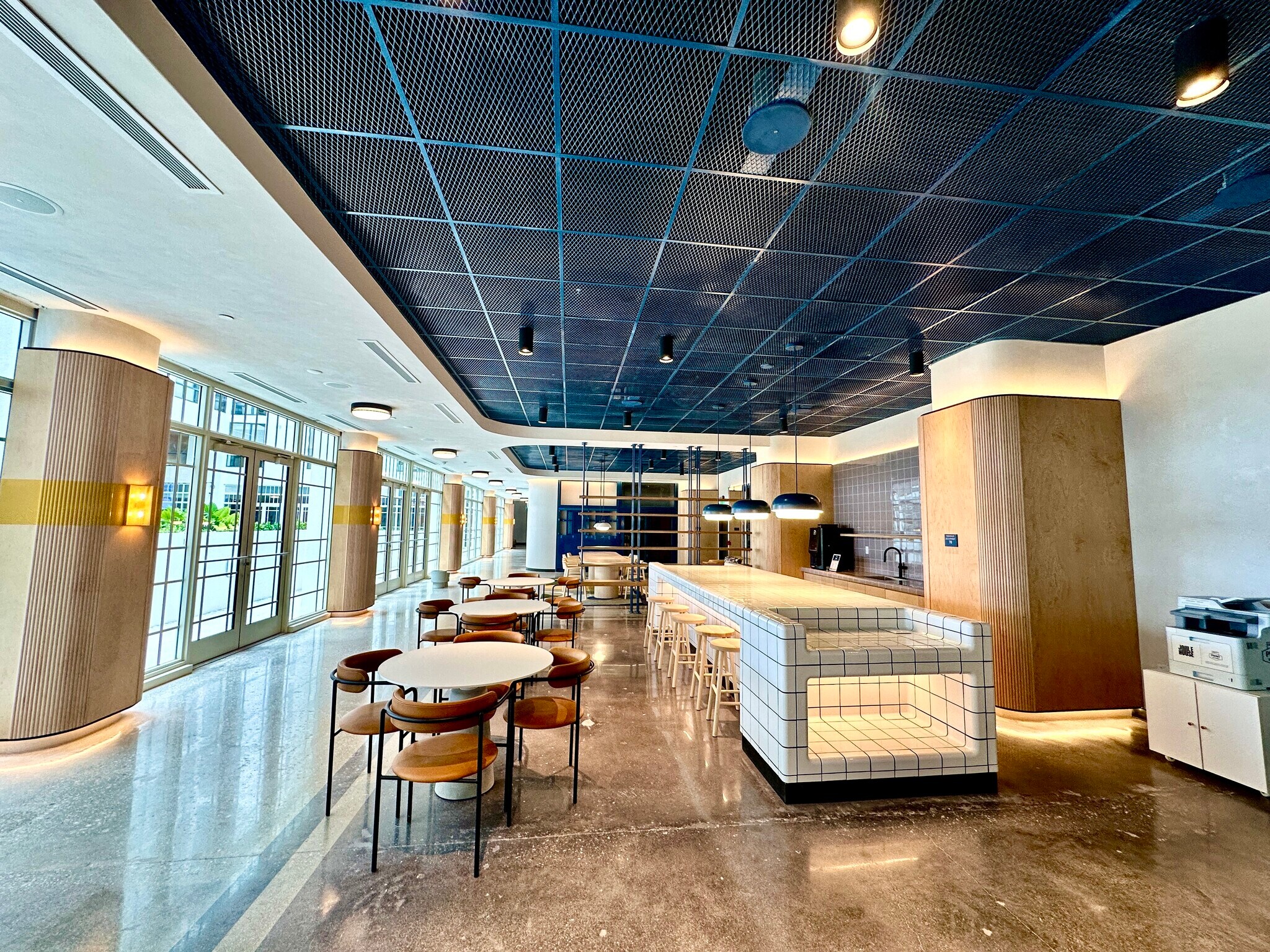 Building Photo - 105 NE 25th St