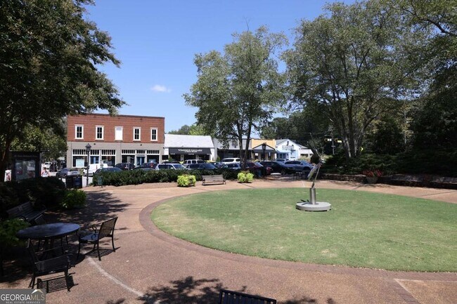 Building Photo - 190 Thompson Pl