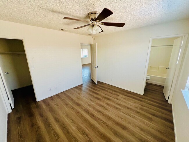 Building Photo - 753