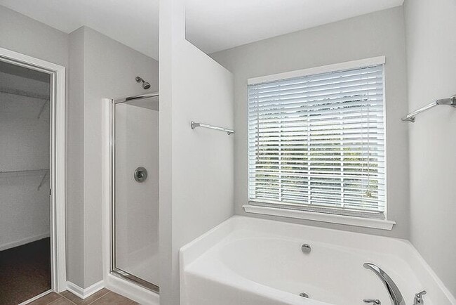 Building Photo - Beautifully Maintained 3BD/2.5BA 2 Story Townhome in Blakeney Preserve!