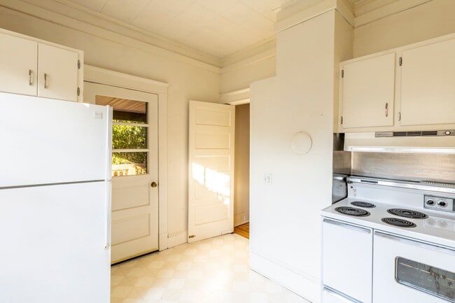 Building Photo - 213 Todd Ave