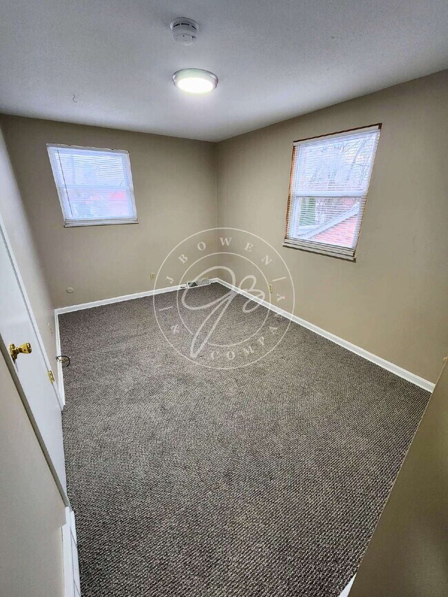 Building Photo - Sylvania Schools! Spacious 2-story, 3-bedroom, 2-bath home offering over 1,200 sq. ft. of living ...