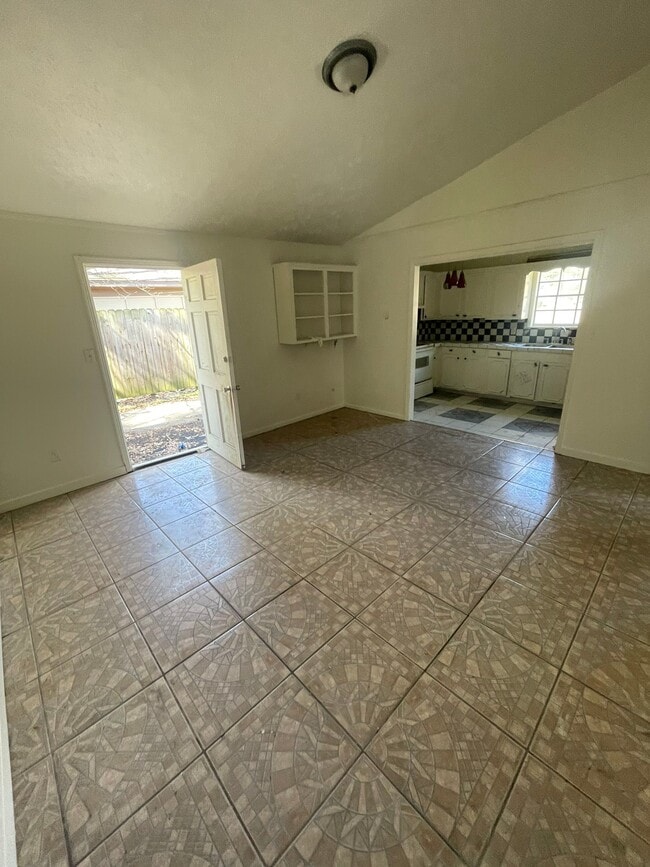 Building Photo - 1471 Dorgan St