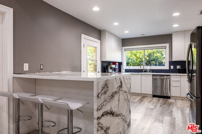 Building Photo - 1112 S Highland Ave