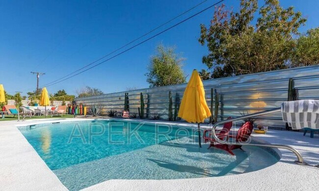 Building Photo - 2241 E Finley Rd