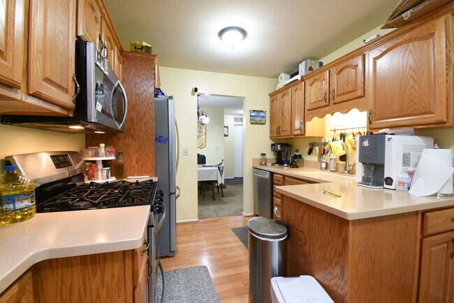 Building Photo - 274 Elmwood Ln