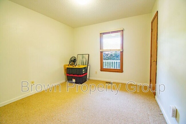 Building Photo - 20 N Hillside Dr
