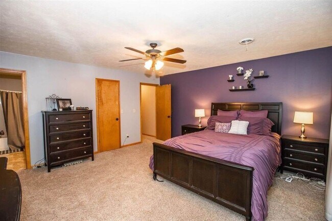 Building Photo - MINUTES FROM OGDEN GATE! LARGE BACKYARD!