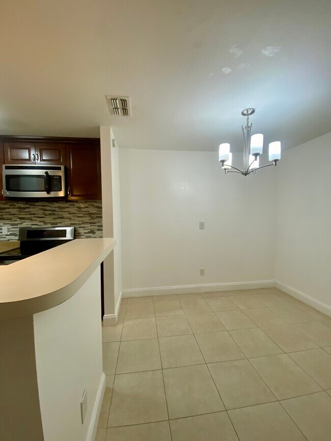 Building Photo - 1400 Gandy Blvd N