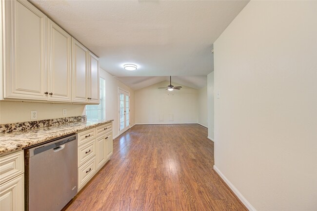 Building Photo - 5730 Southminster Dr