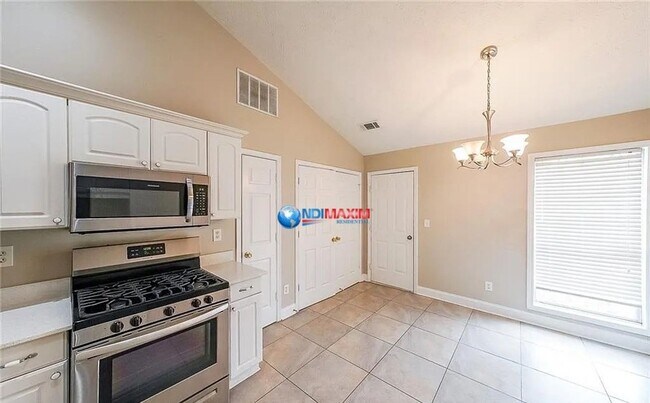 Building Photo - Nice ranch in the COLLINS HILL cluster in ...