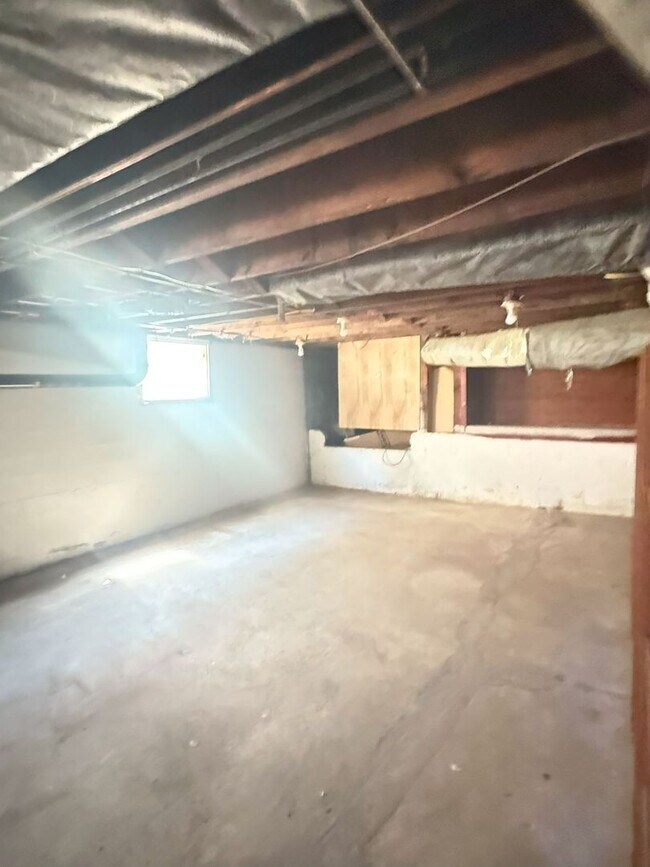 Building Photo - Spacious 5-Bedroom Home near WWU!