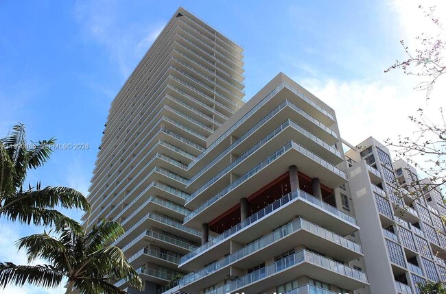 Building Photo - 3451 NE 1st Ave