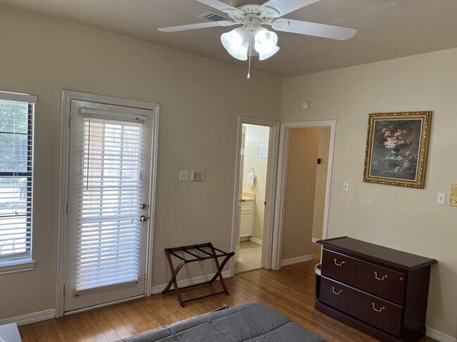 Building Photo - 501 Westbrook Dr