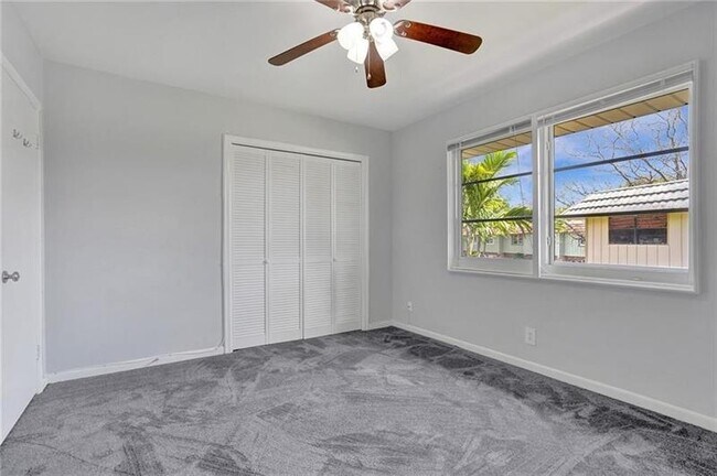 Building Photo - 12 NE 20th Ct