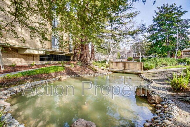 Building Photo - 49 Showers Dr