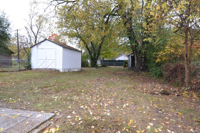Building Photo - Charming 1 Bedroom Home Available!