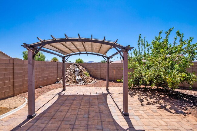 Building Photo - Spectacular open floor plan home!