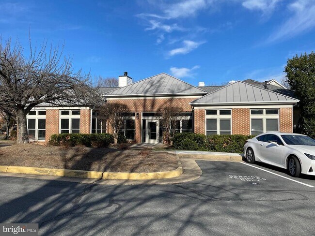 Building Photo - 1708 Lake Shore Crest Dr