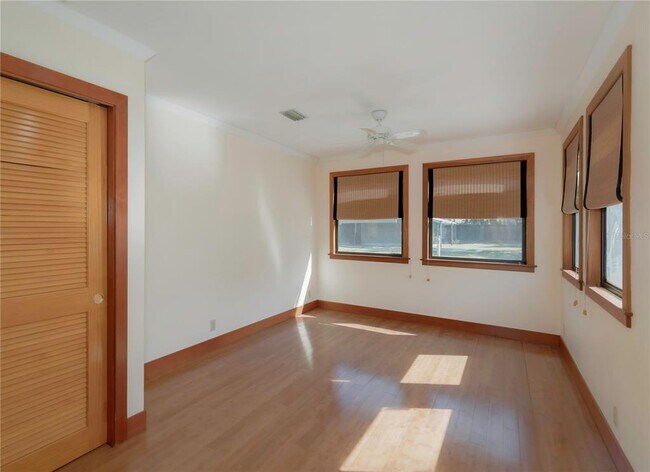 Building Photo - 1420 Alhambra Way S