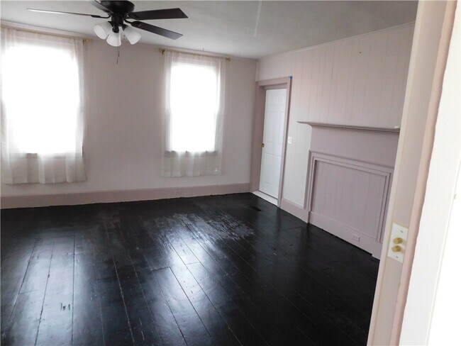 Building Photo - 321 N Main St