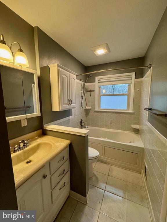 Building Photo - 8008 Noel St