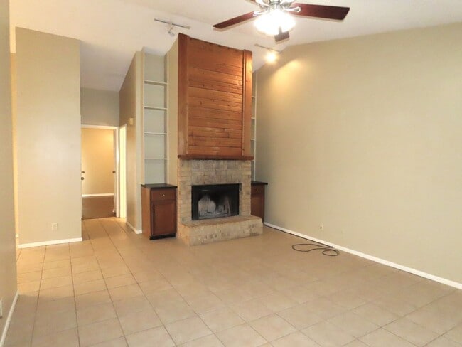 Building Photo - Near UT Tyler! 2 Bedroom, 2 Bath Duplex w/Garage