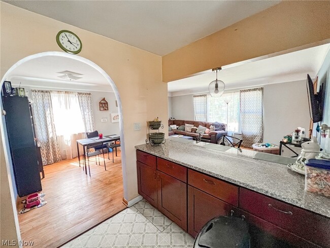 Building Photo - 7715 Kenton Ave