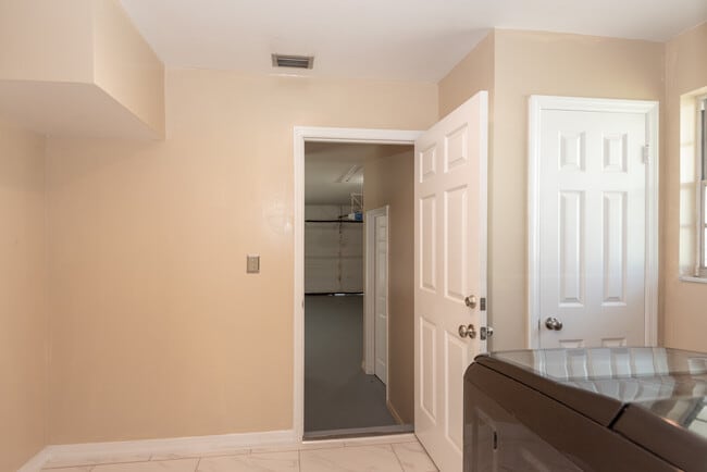 Building Photo - 119 Rio Pinar Dr