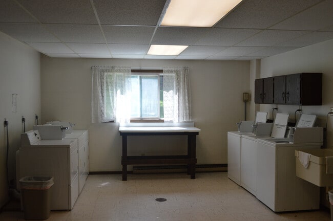 Building Photo - Birchwood South Apartments