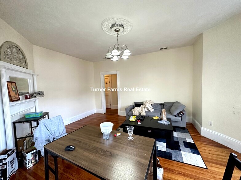 Building Photo - 8 Carmel St